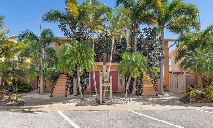 Dunedin Condo | Captain's Quarters - Capt. America Unit - FREE BOAT with Rental!