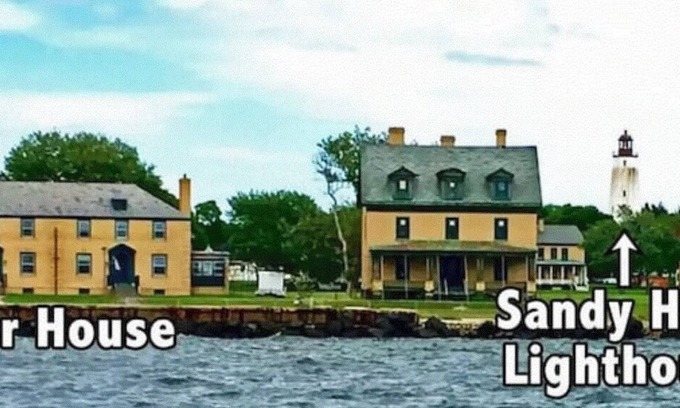 Fort Hancock House | CAPTAIN’S QUARTERS with sunsets views on the bay.