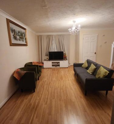 Erith House | Captivating 3-Bed House in Kent