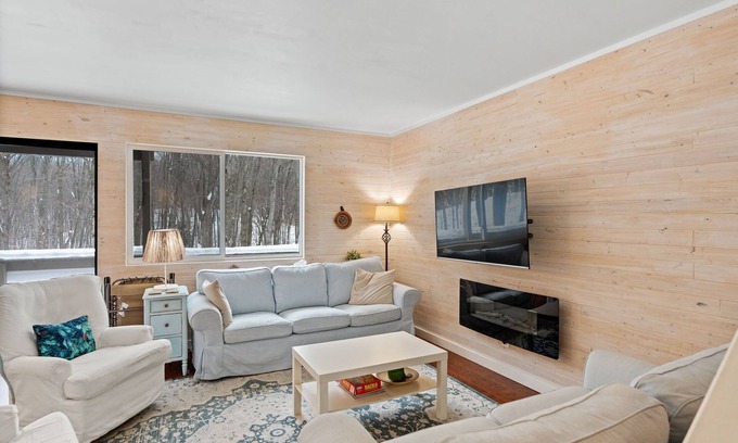 Harbor Springs Condo | Captivating Hideaway Valley Condo #9