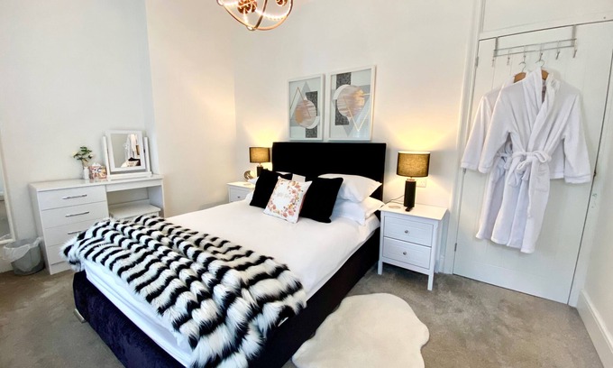 Abercwmboi House | Captivating House in Aberdare sleeps 6 near Brecon