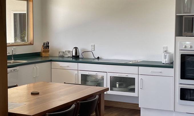 New Plymouth Apartment | Captivating Sea Views with easy walk to the beaches