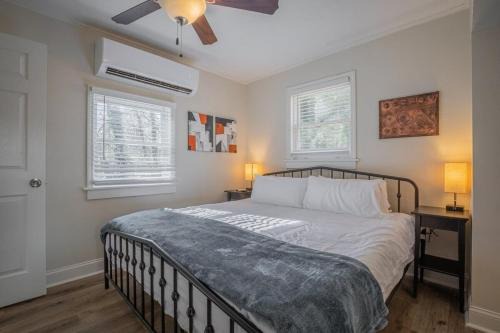 Athens House | Caras Cottage - 2 miles from Sanford Stadium