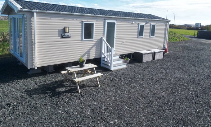 Malltraeth Cottage | CARAVAN AT BODERW, family friendly, with a garden in Llangefni