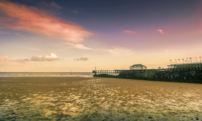 Clacton-on-Sea House | Caravan at Highfield Grange with decking, sleeps 6 ref 26446BA