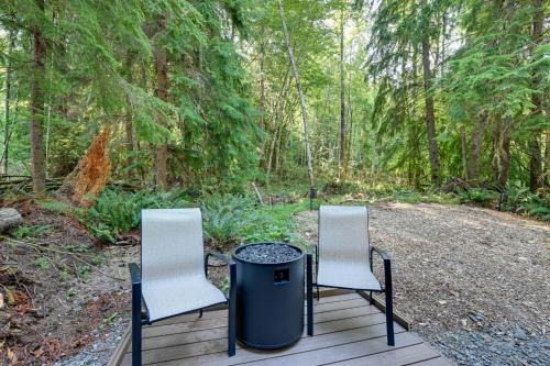 Pierce County Apartment | Carbonado Studio with Deck and Blackstone Griddle!