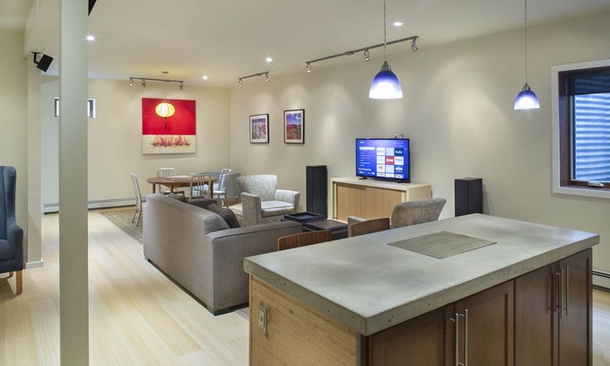 Carbondale Apartment | Carbondale Oasis | Parkside, Spacious, D/T, Modern