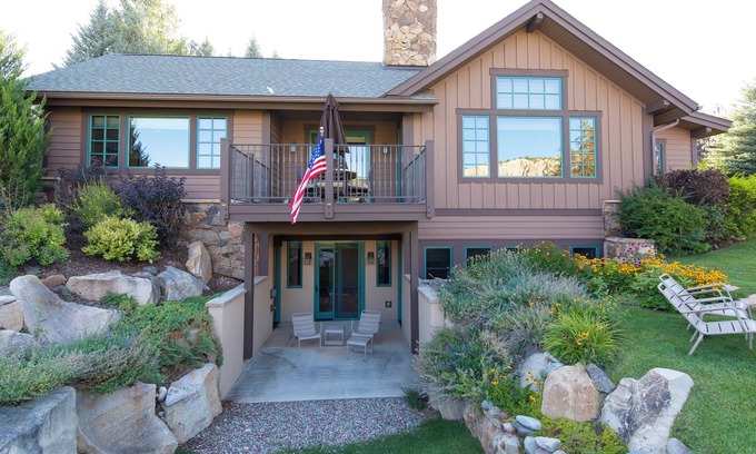 Aspen Glen House | Carbondale Retreat in Aspen Glen - Entertain or Bring The Family!