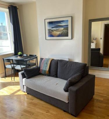 Castle Quarter Apartment | Cardiff Apt - Sleeps 6 - Castle & Stadium Nearby