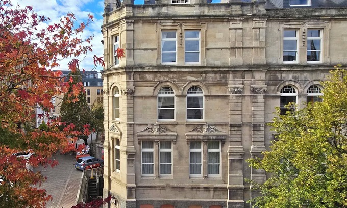 Century Wharf Apartment | Cardiff flat with roof-terrace