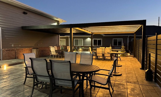 Albion Hotel | Cardinal Inn & Event Center