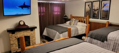 Hettinger Hotel | Carls Cabins