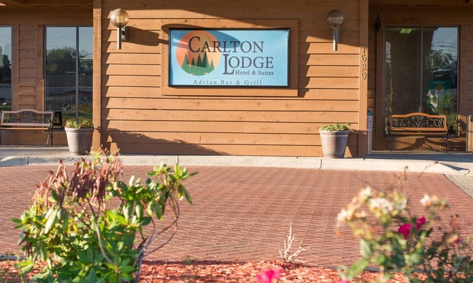Adrian Hotel | Carlton Lodge Adrian