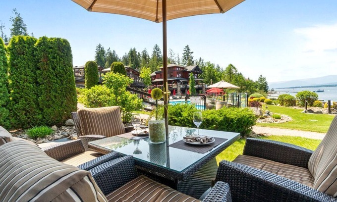 Blind Bay House | Carmel Beach Private Lodges - Unit #3. Lakefront 4 bedroom unit.