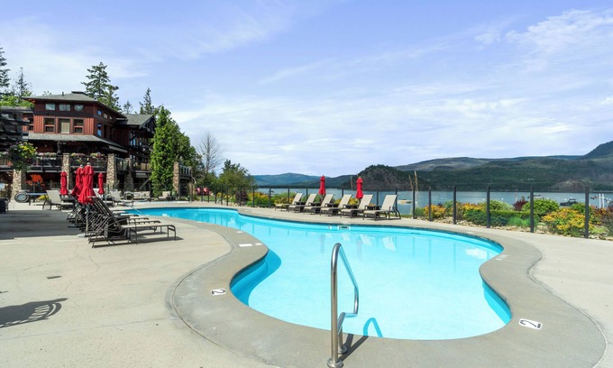 Blind Bay House | Carmel Beach Private Lodges - Unit #17. Second row, 3 bedroom lodge.
