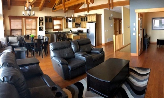 Blind Bay House | Carmel Beach Private Lodges - Unit #7. Lakefront 4 bedroom lodge.
