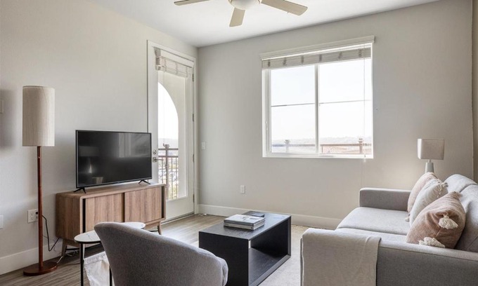 Carmel Valley Apartment | Carmel Valley 2br w gym bbq wd nr dining SAN-28