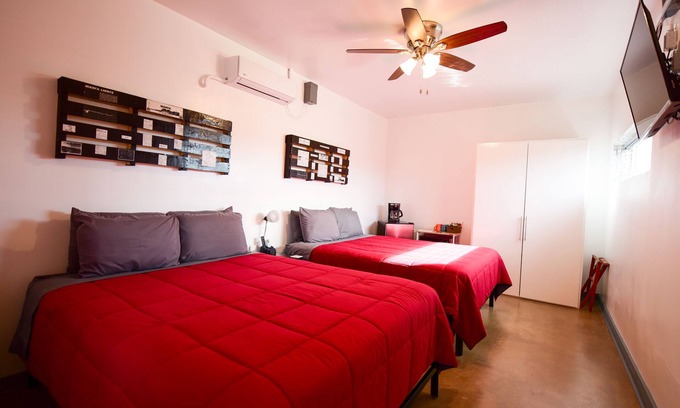 Marfa Hotel | Carmen's Marfa Hotel/Ruben Room 2 Queen Beds