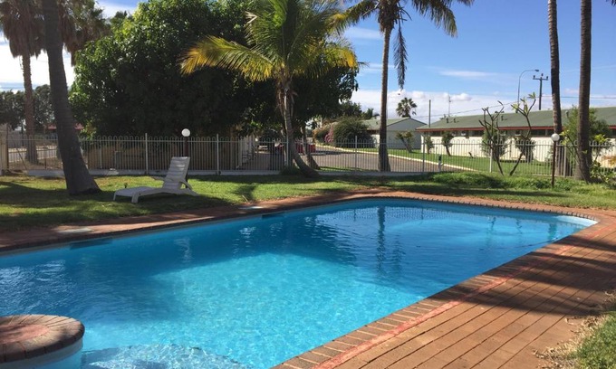 East Carnarvon Hotel | Carnarvon Gateway Motel