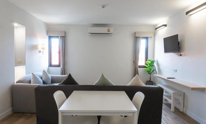 Bang Na Hotel | Carnation Residence