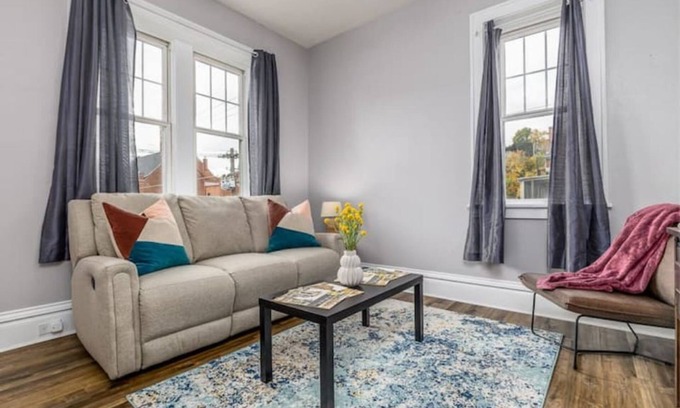 Dubuque Apartment | Carnegie Corner-1 BR/1BA apt on Main St