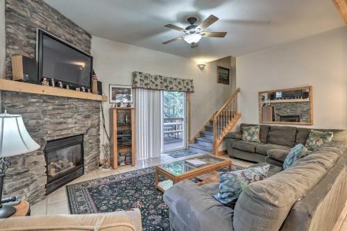 Cedar Flat House | Carnelian Bay Home with Hot Tub Near Tahoe Skiing