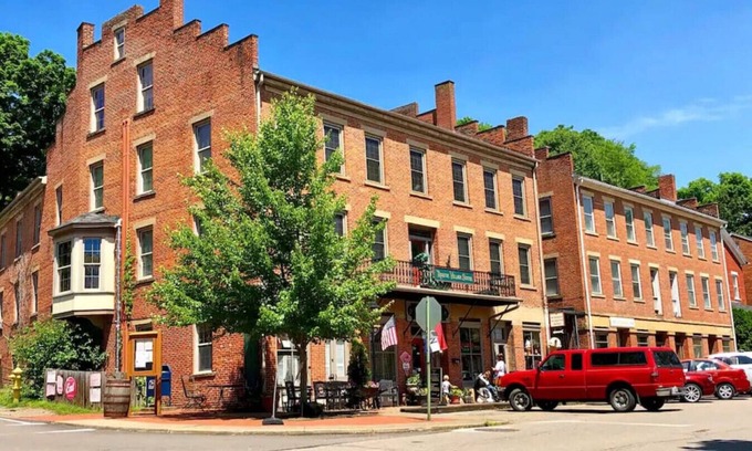 Coshocton Apartment | Caroline's Place in Historic Roscoe Village