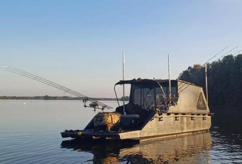 Biddinghuizen Boat Rental | Carpadventures de randmeren