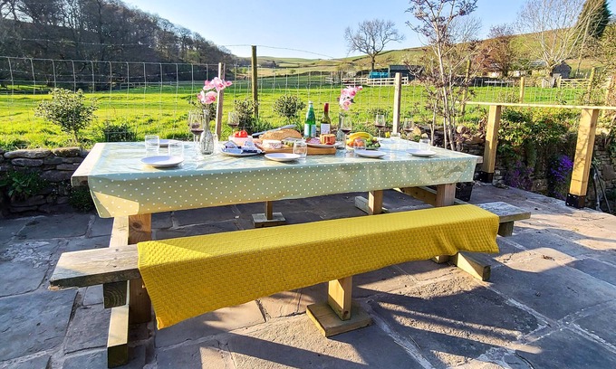 Little Hayfield House | Carr Meadow View - Four Bedroom House, Sleeps 8