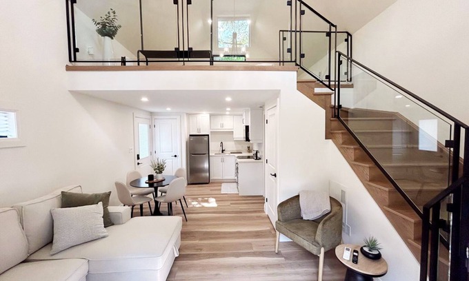 Stratford House | Carriage House Suite Downtown Stratford