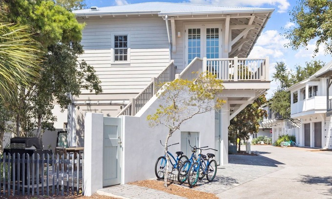 Rosemary Beach House | Carriage House w/Tesla Charger | Steps to Coquina Pool & Beach Access | 3 Bikes