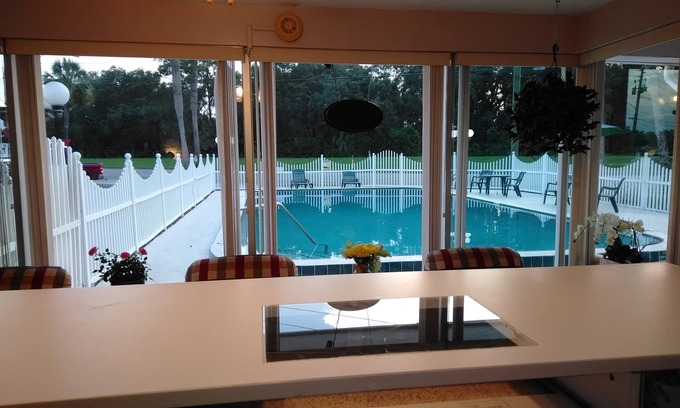 Cross City Hotel | Carriage Inn Motel