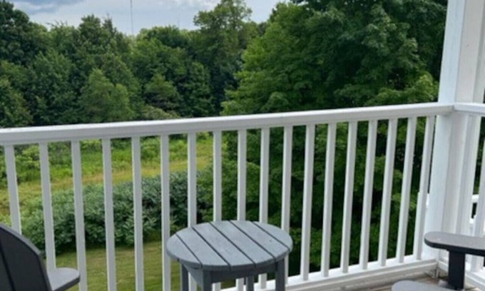 Oro-Medonte Apartment | Carriage Studio Retreat