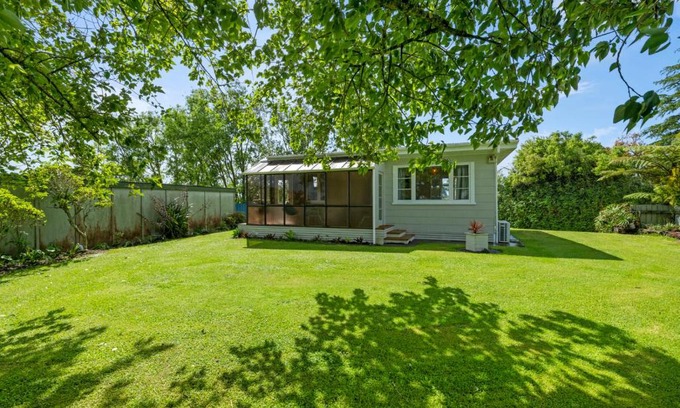 Hurworth House | Carrington Countryside - New Plymouth Holiday Home