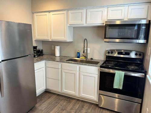 Norwood Apartment | Carter #1 Two bedroom unit near Xavier Downtown