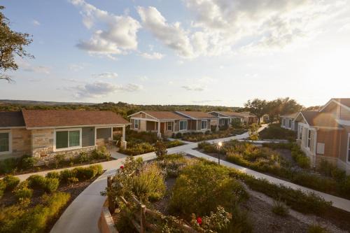 Johnson City Resort | Carter Creek Winery Resort & Spa