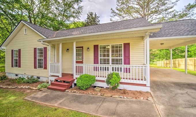 Euharlee House | Cartersville Family Home w/Spacious Backyard