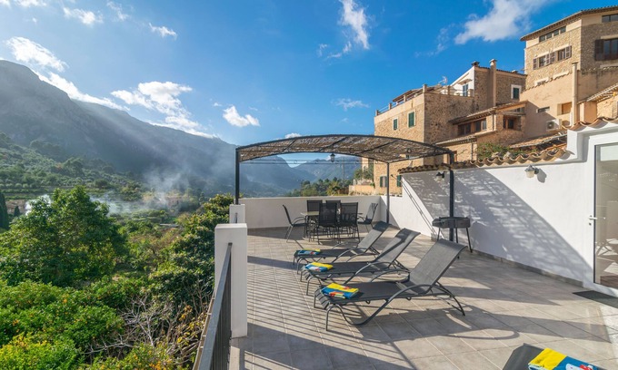 Fornalutx Ski Chalet | Cas Decu - Three Bedroom Chalet, Sleeps 5