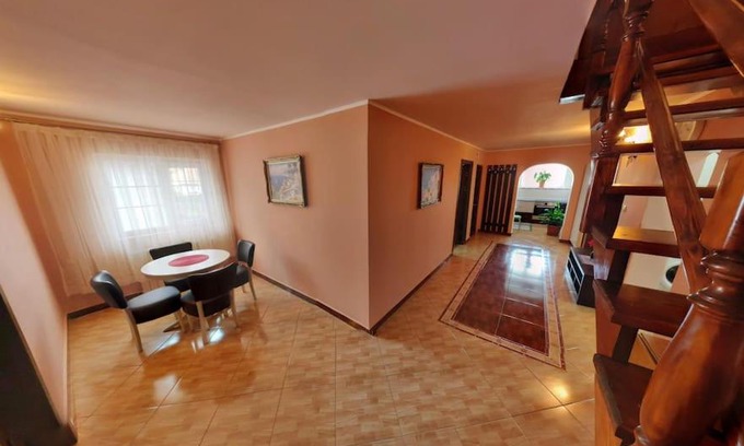 Ramnicu Valcea Apartment | Casa 1 Mai, Parcare in curte