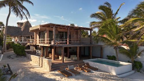 Zona Hotelera Villa | Casa Aakbal - Luxury Beach Front Villa