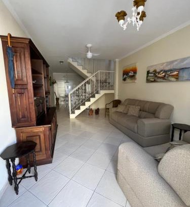 Jardim California House | Casa aconchegante com ar condicionado para família em condomínio