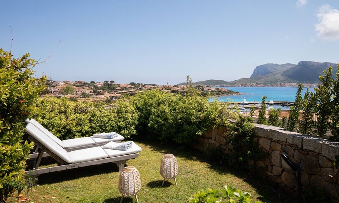 Baia Caddinas Apartment | Casa Acqua e Pietra by Wonderful Italy
