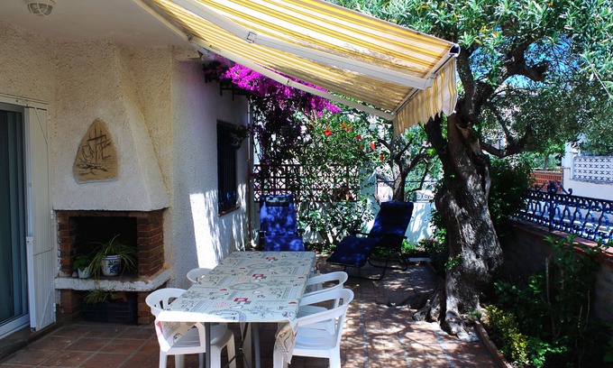 Torredembarra House | Casa Adosada con Jardin y Barbacoa a dos Pasos de la Playa
