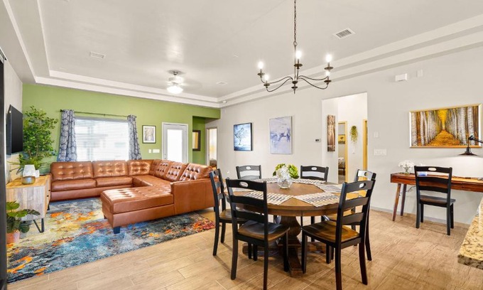 Biggs Field House | Casa Agave - Comfortable Eastlake Retreat