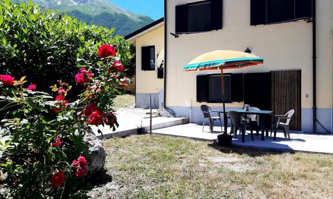 Castelli House | Casa ai piedi del monte Camicia