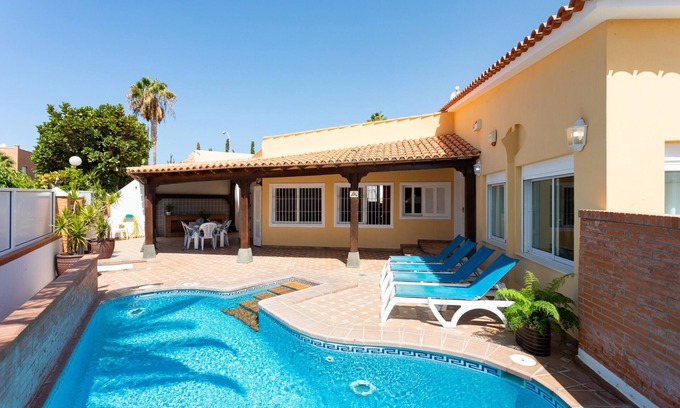 Callao Salvaje Villa | Casa Ajabo with heateable pool