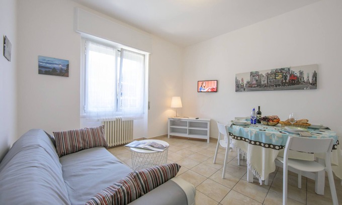 Ispra Apartment | Casa Al Caprifoglio 600m From Beach, Ispra, Italy