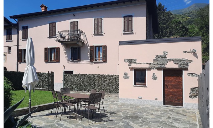 Vignola House | "Casa Alice" large private garden- lake and mountains- free WiFi