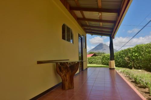 El Castillo House | Casa Amarilla, Volcano View, Walking Distance Town