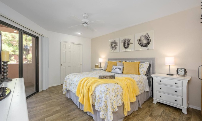 Paradise Valley Village Condo | CASA AMARILLO-Anasazi Village-Updated Top Floor Unit